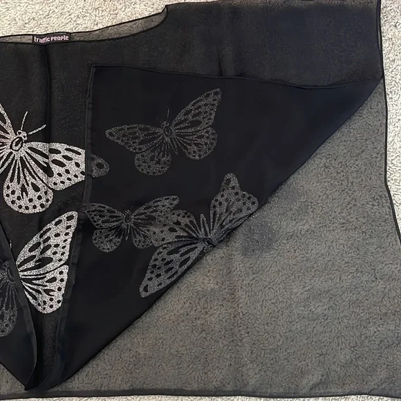 Traffic People Scarf Coverup Cropped Top - Picture 10 of 12